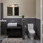 Homey In Lesser Town By Days Apartamento
