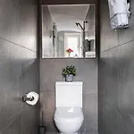 Apartamento Homey In Lesser Town By Days Praga