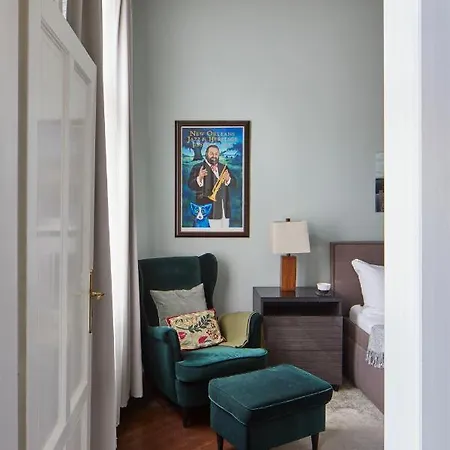 Homey In Lesser Town By Days Appartement *