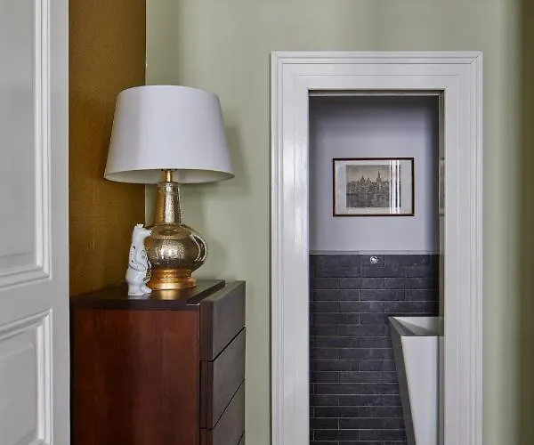 Homey In Lesser Town By Days Appartement Prague